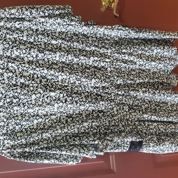 Lane Bryant black & white Cap sleeve top Black lace trim Size 22 NWT - Picture 14 of 15